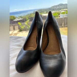 Corso como, size 10, super comfortable, black pumps